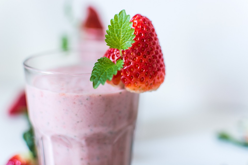 Banana and berry smoothie snack for footballers